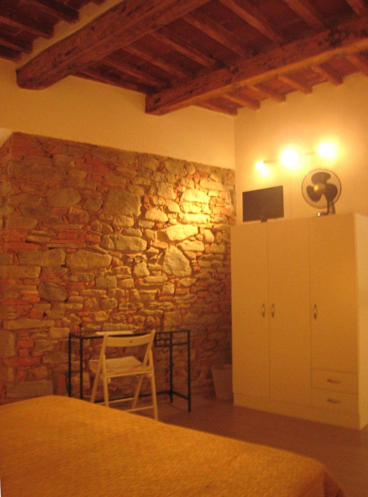Rinathos Guesthouse アレッツォ エクステリア 写真